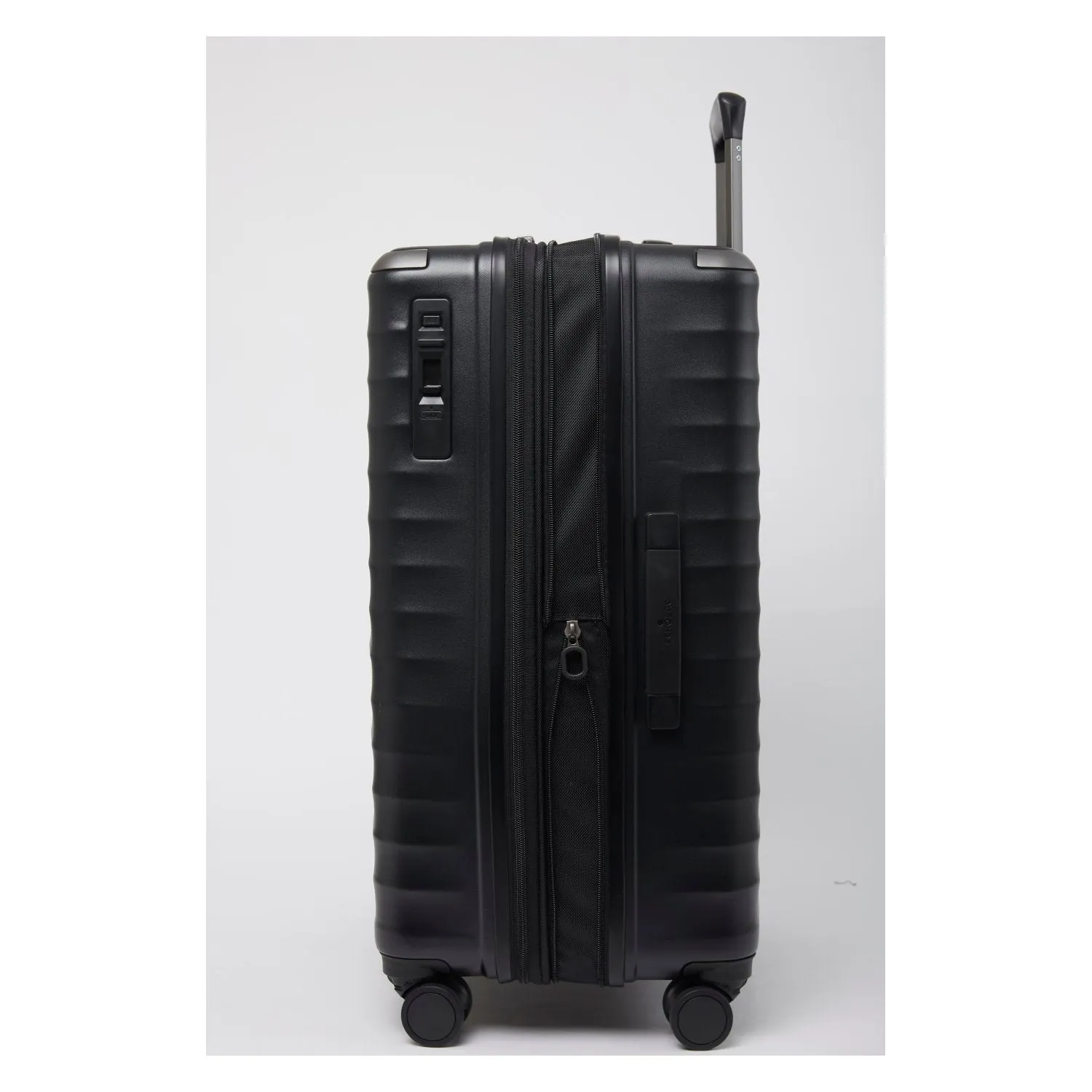 Echolac Elise SLX 28" Upright Large Luggage Spinner