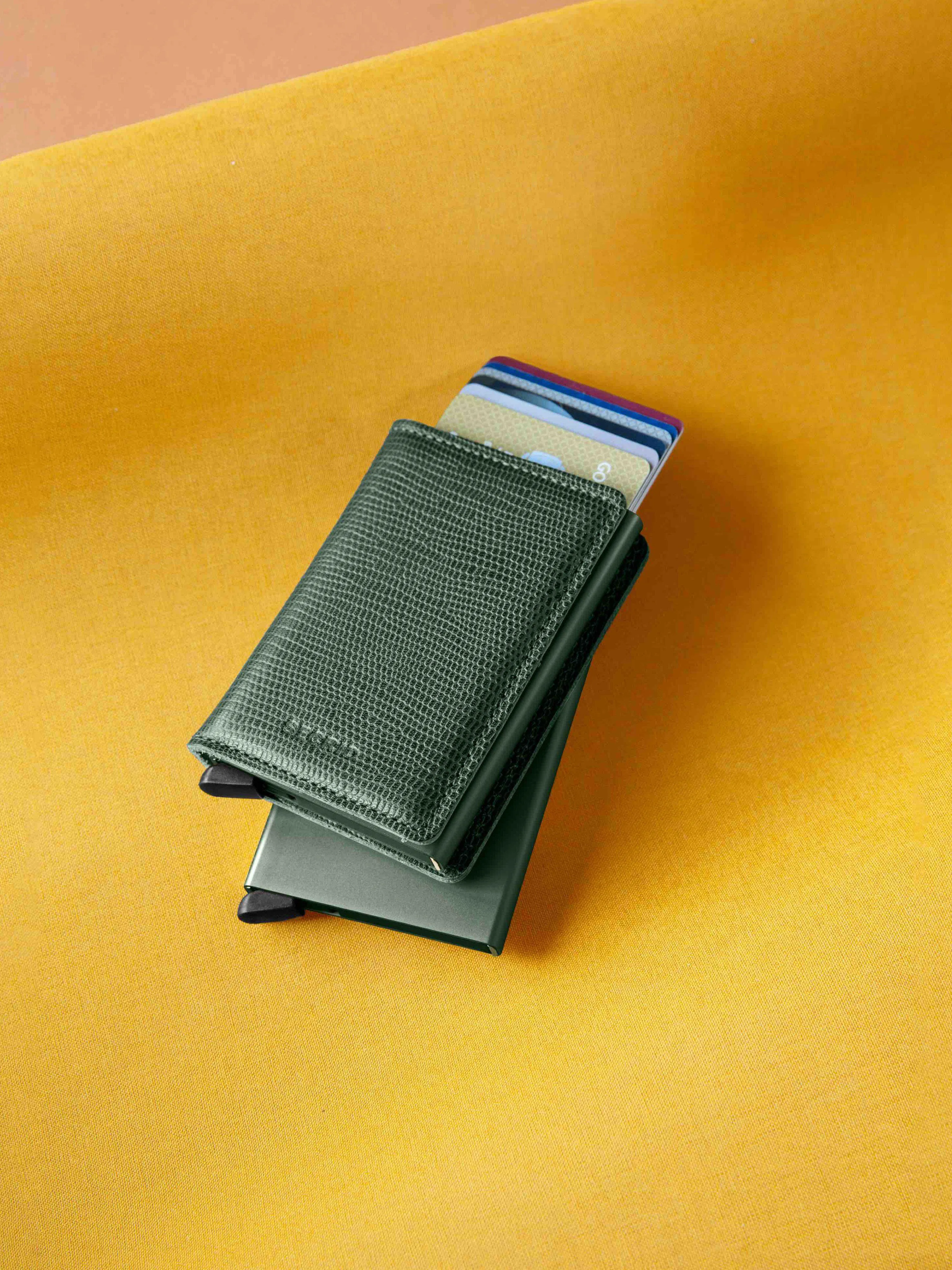 Secrid Slimwallet Matte Black Ochre